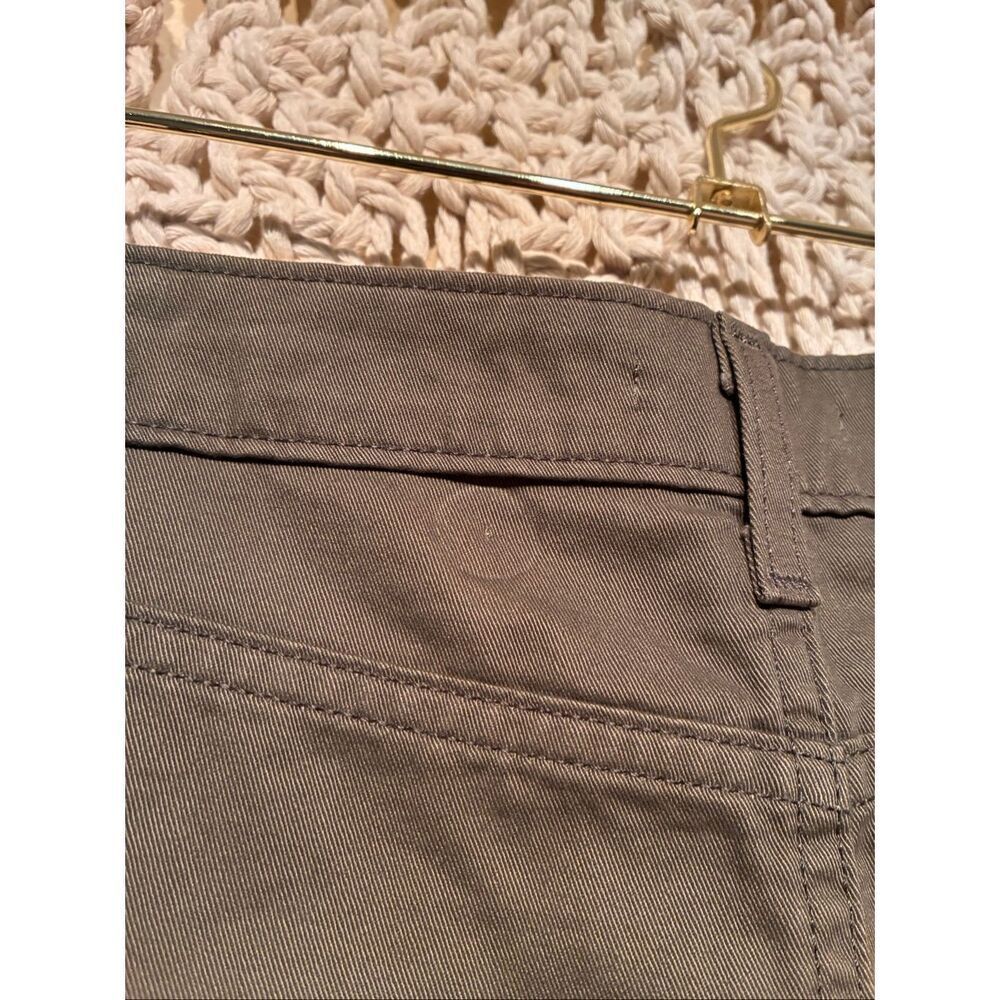 Levi's '94 Cargo Mini Skirt Grape Leaf Olive Size 29 NWT A75200001 - Picture 8 of 8